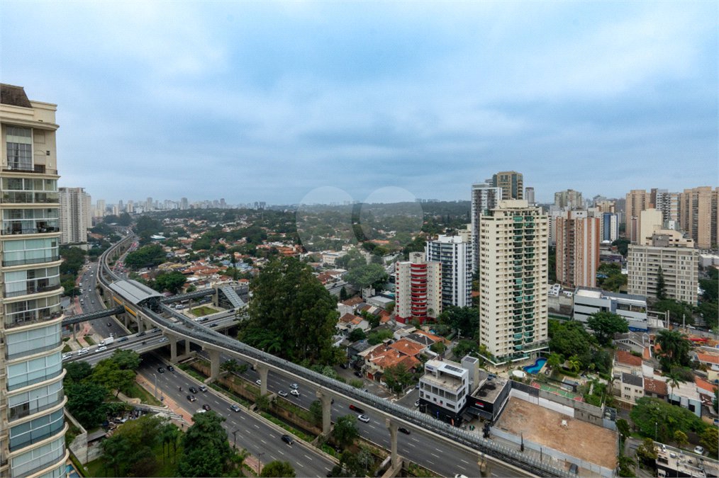 Apartamento à venda com 3 suítes em Campo Belo, São Paulo, SP