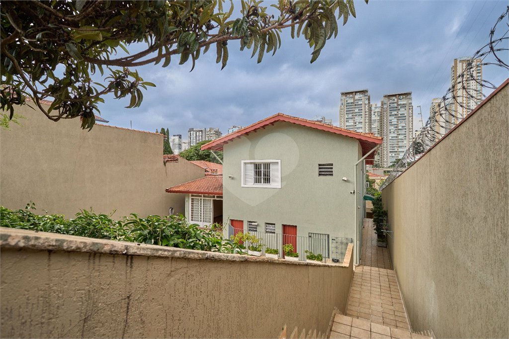 Sobrado à venda com 4 quartos, sendo 1 suíte, em Brooklin Velho, São Paulo, SP