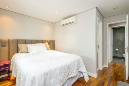 Apartamento à venda ou para alugar com 2 quartos, sendo 1 suíte, em Vila Olímpia, São Paulo, SP