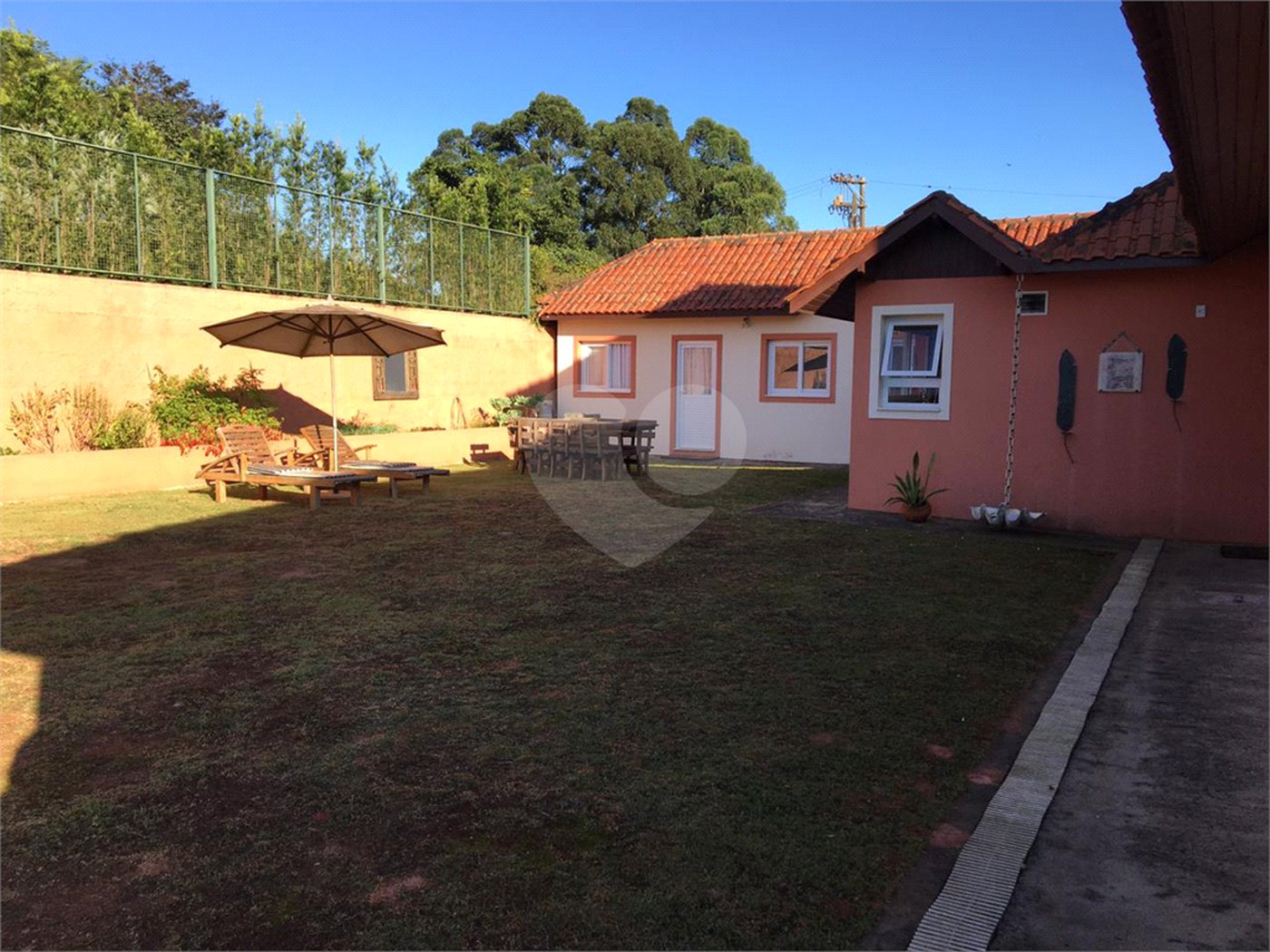 Casa à venda com 3 suítes no condomínio Suíça da Cantareira, Mairiporã - SP