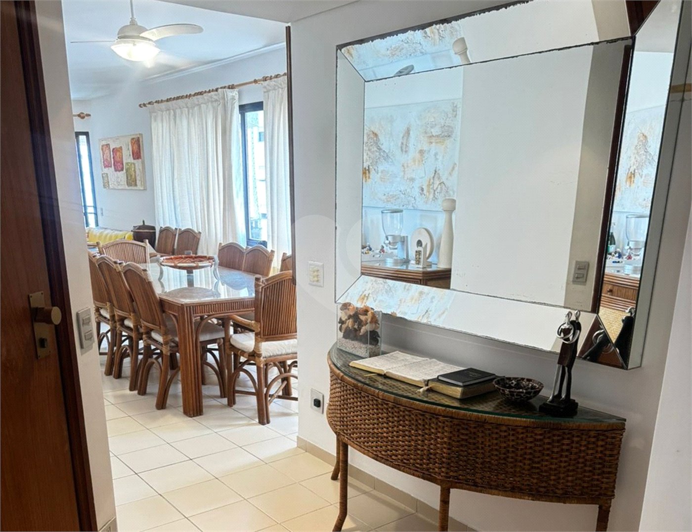 Apartamento à venda com 3 suítes em Pitangueiras, Guarujá, SP