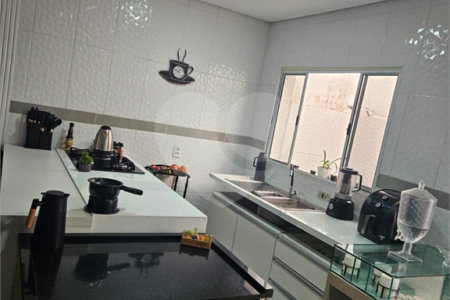 Casa à venda com 3 quartos, sendo 1 suíte,  no condomínio Residencial Rubi, Mogi das Cruzes - SP