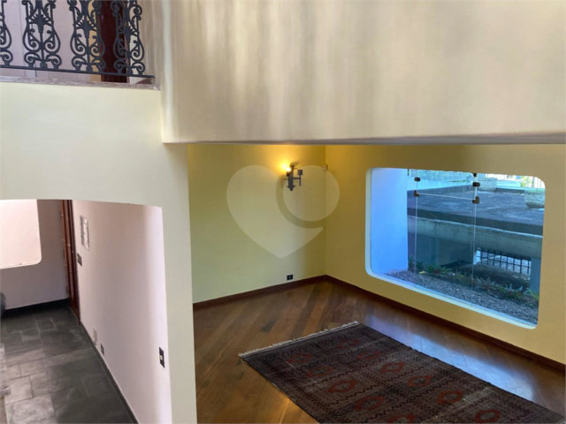 Sobrado para alugar com 4 quartos, sendo 2 suítes,  em Alto da Boa Vista, São Paulo, SP