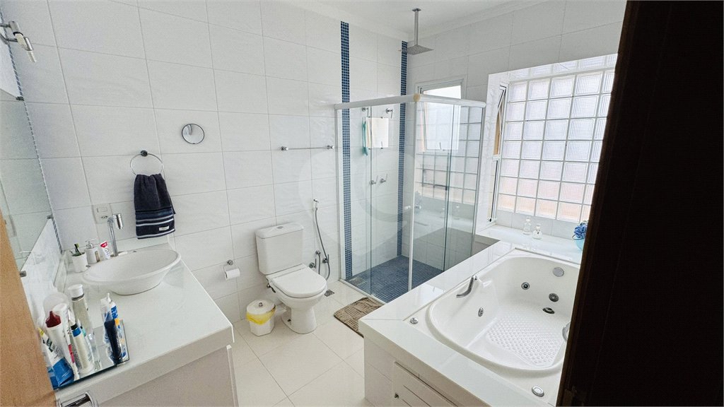 Casa à venda com 3 suítes no condomínio Residencial Delle Stelle, Louveira - SP