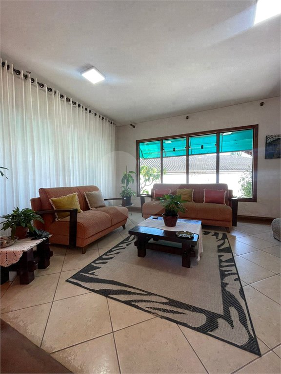 Casa à venda com 3 quartos, sendo 2 suítes,  em Vila Oliveira, Mogi das Cruzes, SP