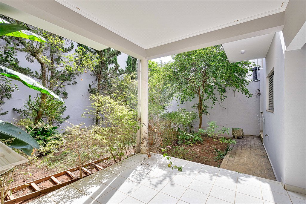 Casa à venda com 3 quartos, sendo 1 suíte, em Alto da Boa Vista, São Paulo, SP