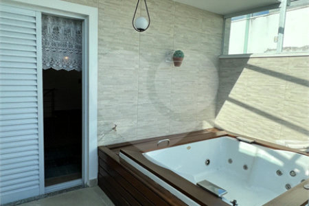 Casa à venda com 3 quartos, sendo 2 suítes, no condomínio Mirante do Horto, São Paulo - SP
