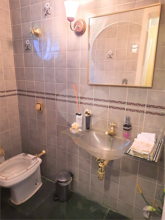 Sobrado à venda com 4 quartos, sendo 2 suítes, em Alto da Boa Vista, São Paulo, SP