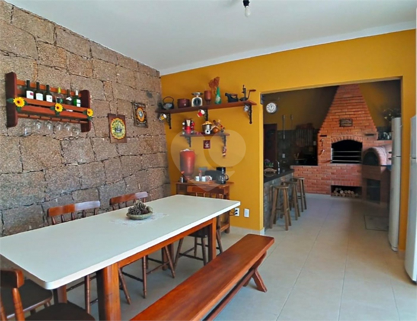 Casa à venda com 3 quartos, sendo 1 suíte, no condomínio Estância Marambaia, Vinhedo - SP