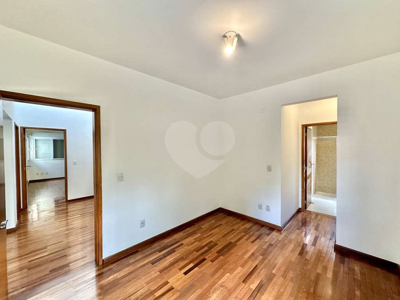 Casa à venda com 4 suítes no condomínio Recanto Impla, Carapicuíba - SP