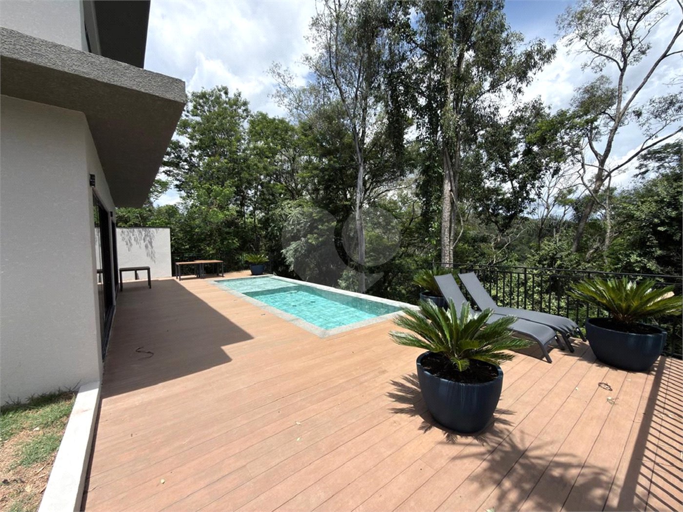 Casa à venda ou para alugar com 3 suítes no condomínio Mont Blanc Village, Vinhedo - SP