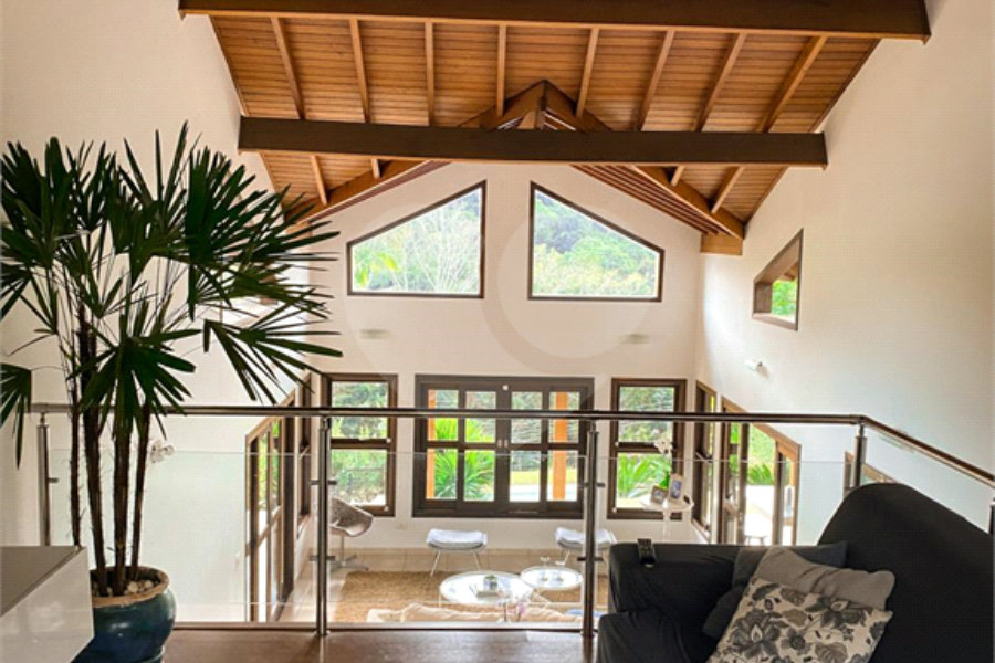 Casa à venda com 4 quartos, sendo 2 suítes, no condomínio Suíça da Cantareira, Mairiporã - SP
