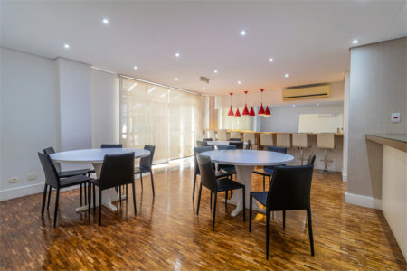 Apartamento à venda com 3 quartos, sendo 1 suíte, em Moema, São Paulo, SP