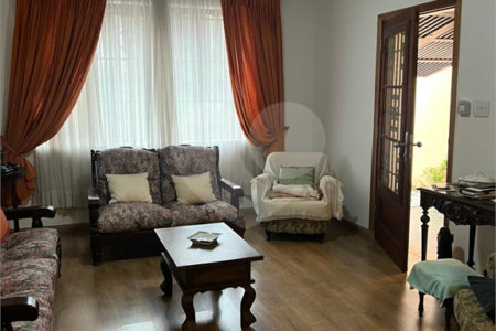 Casa à venda com 3 quartos, sendo 1 suíte, em Vila Mariana, São Paulo, SP
