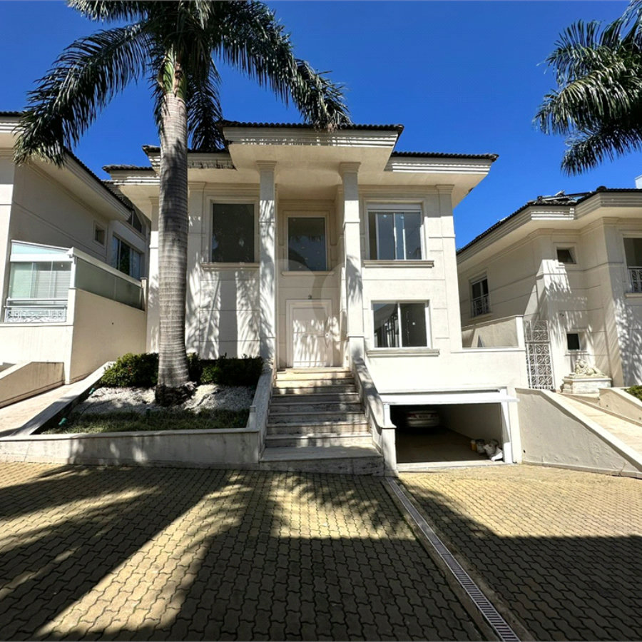 Casa à venda com 4 suítes no condomínio Villaggio Houda, São Paulo - SP