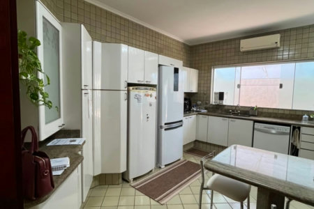 Casa à venda com 3 quartos, sendo 1 suíte,  em Santos Dumont, Três Lagoas, MS