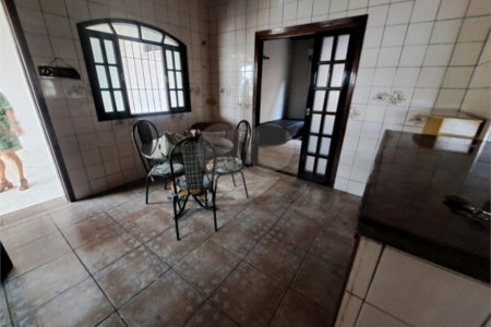 Casa à venda com 4 quartos, sendo 1 suíte, em Indaiá, Caraguatatuba, SP