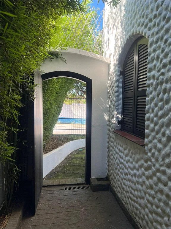 Casa à venda com 5 quartos, sendo 4 suítes, em Parque Maria Helena, São Paulo, SP