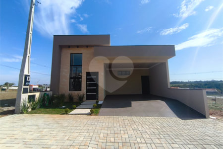 Casa à venda com 3 quartos, sendo 2 suítes, no condomínio Tivolli, Itapetininga - SP