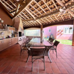 Casa à venda com 5 quartos, sendo 3 suítes, no condomínio Santa Teresa 1, Vinhedo - SP
