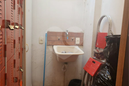Sobrado à venda com 4 quartos, sendo 1 suíte, em Água Branca, São Paulo, SP