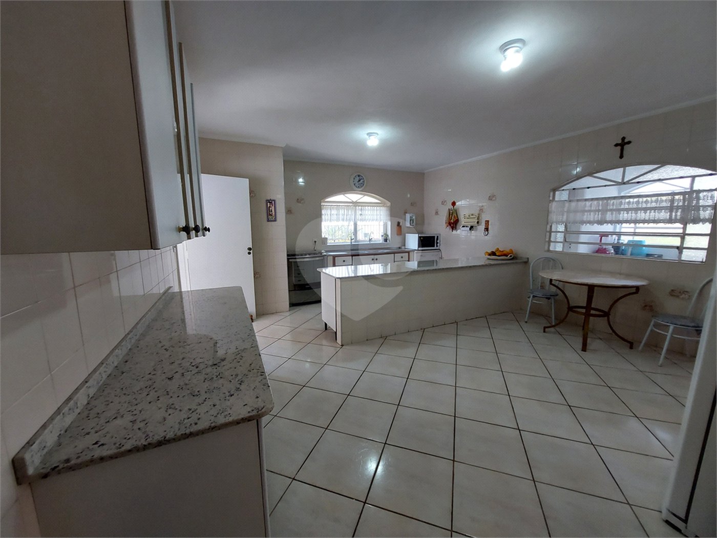 Casa à venda com 4 quartos, sendo 3 suítes, no condomínio São Joaquim, Vinhedo - SP