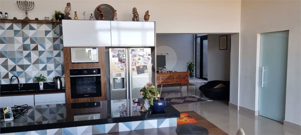 Casa à venda com 4 suítes no condomínio Osato, Atibaia - SP
