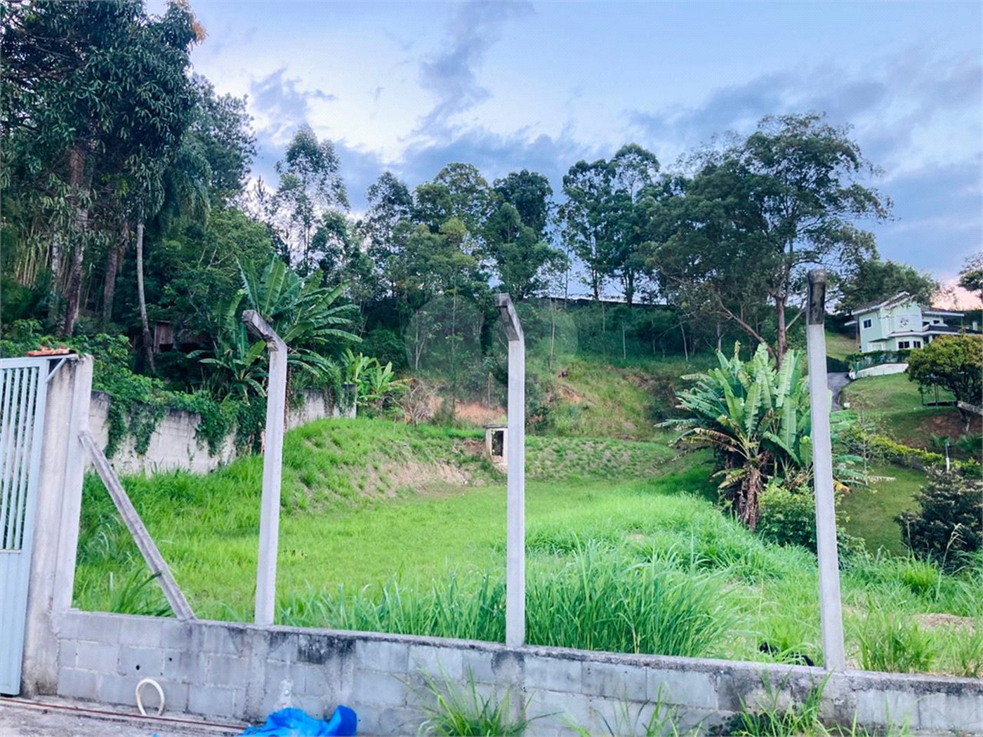 Casa à venda com 3 suítes no condomínio Lagoinha, Jacareí - SP