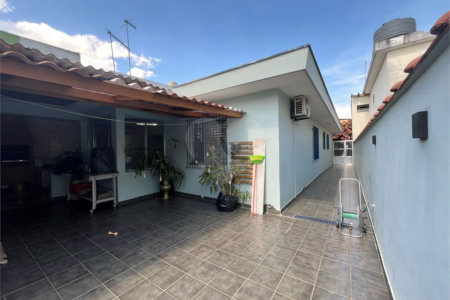 Casa à venda com 3 quartos, sendo 1 suíte,  em Jardim Casablanca, São Paulo, SP