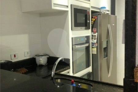 Casa à venda com 3 quartos, sendo 1 suíte, no condomínio Residencial Sabará, São Paulo - SP