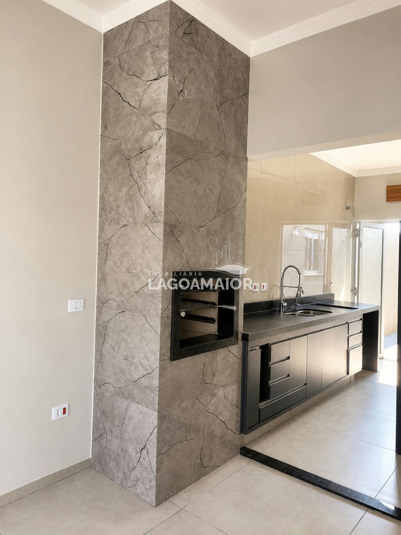 Casa para alugar com 3 quartos, sendo 2 suítes,  em Jardim Das Acácias, Três Lagoas, MS