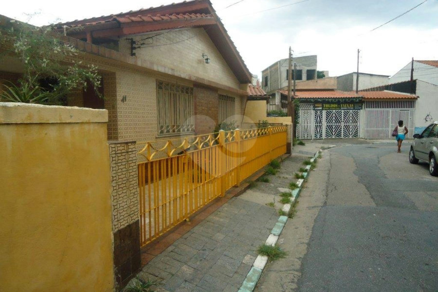 Casa à venda com 4 quartos, sendo 1 suíte, no condomínio Predio Comercial, São Paulo - SP