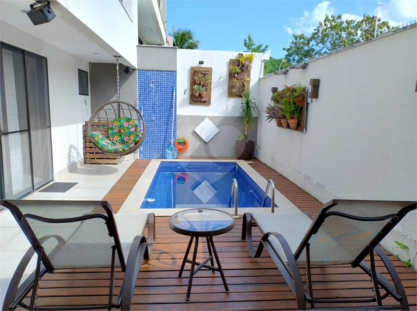 Casa à venda com 3 quartos, sendo 2 suítes, no condomínio Outside Authentic Residences, Rio de Janeiro - RJ