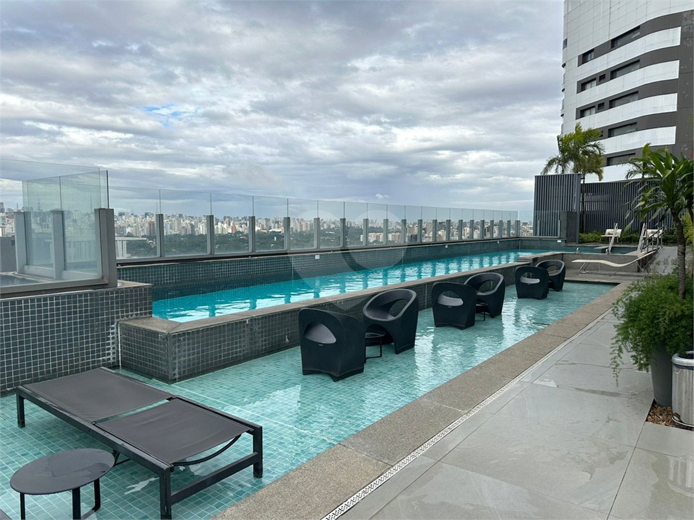 Apartamento à venda ou para alugar com 1 suíte em Pinheiros, São Paulo, SP