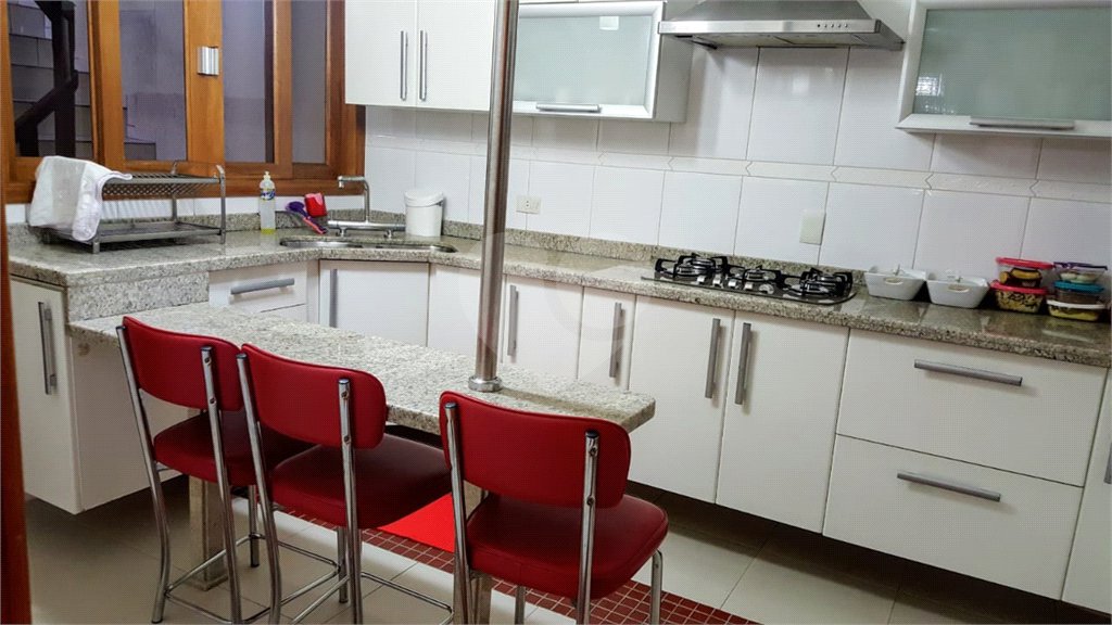 Sobrado à venda com 4 quartos, sendo 2 suítes,  em Parque Colonial, São Paulo, SP