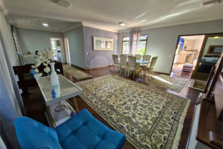 Casa à venda com 4 suítes no condomínio Villa Viana II, Cotia - SP