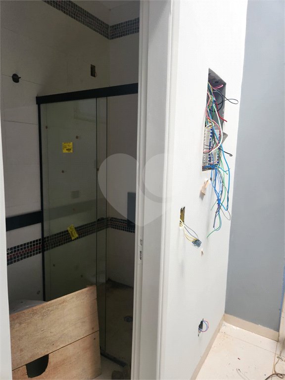Casa à venda com 3 quartos, sendo 2 suítes, no condomínio Sollares, Araraquara - SP