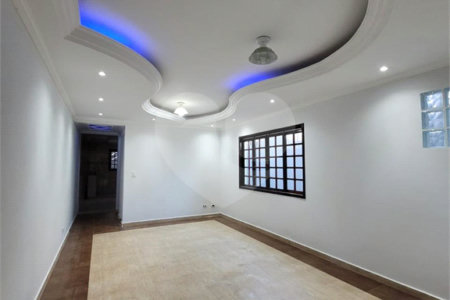 Sobrado à venda com 3 quartos, sendo 1 suíte,  em Jardim Ana Rosa, Suzano, SP