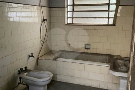 Casa à venda com 3 quartos, sendo 1 suíte, em Indianópolis, São Paulo, SP