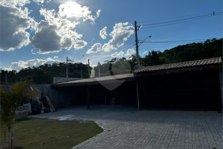 Chácara à venda com 6 quartos, sendo 1 suíte, em Jardim Estância Brasil, Atibaia, SP