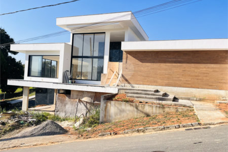Casa à venda com 3 suítes no condomínio Residencial Green Ville, Rio de Janeiro - RJ