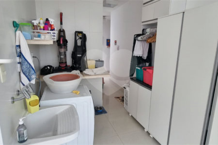 Casa à venda com 5 quartos, sendo 2 suítes, no condomínio Swiss Park, São Bernardo do Campo - SP