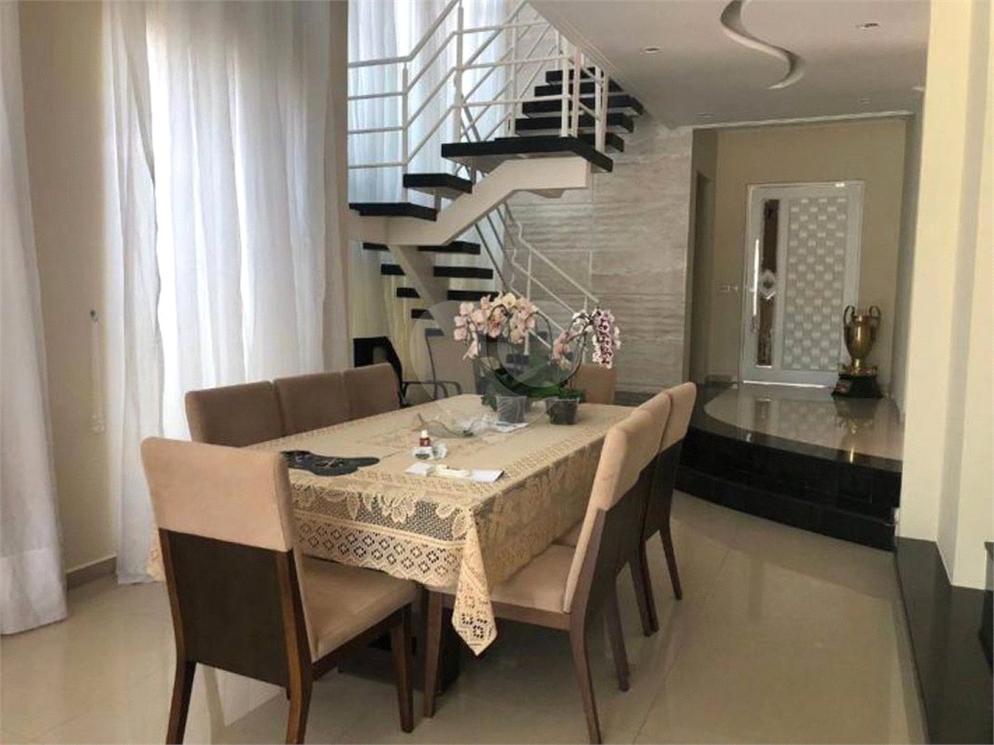 Casa à venda com 4 quartos, sendo 2 suítes, no condomínio Terras de São Francisco, Vinhedo - SP