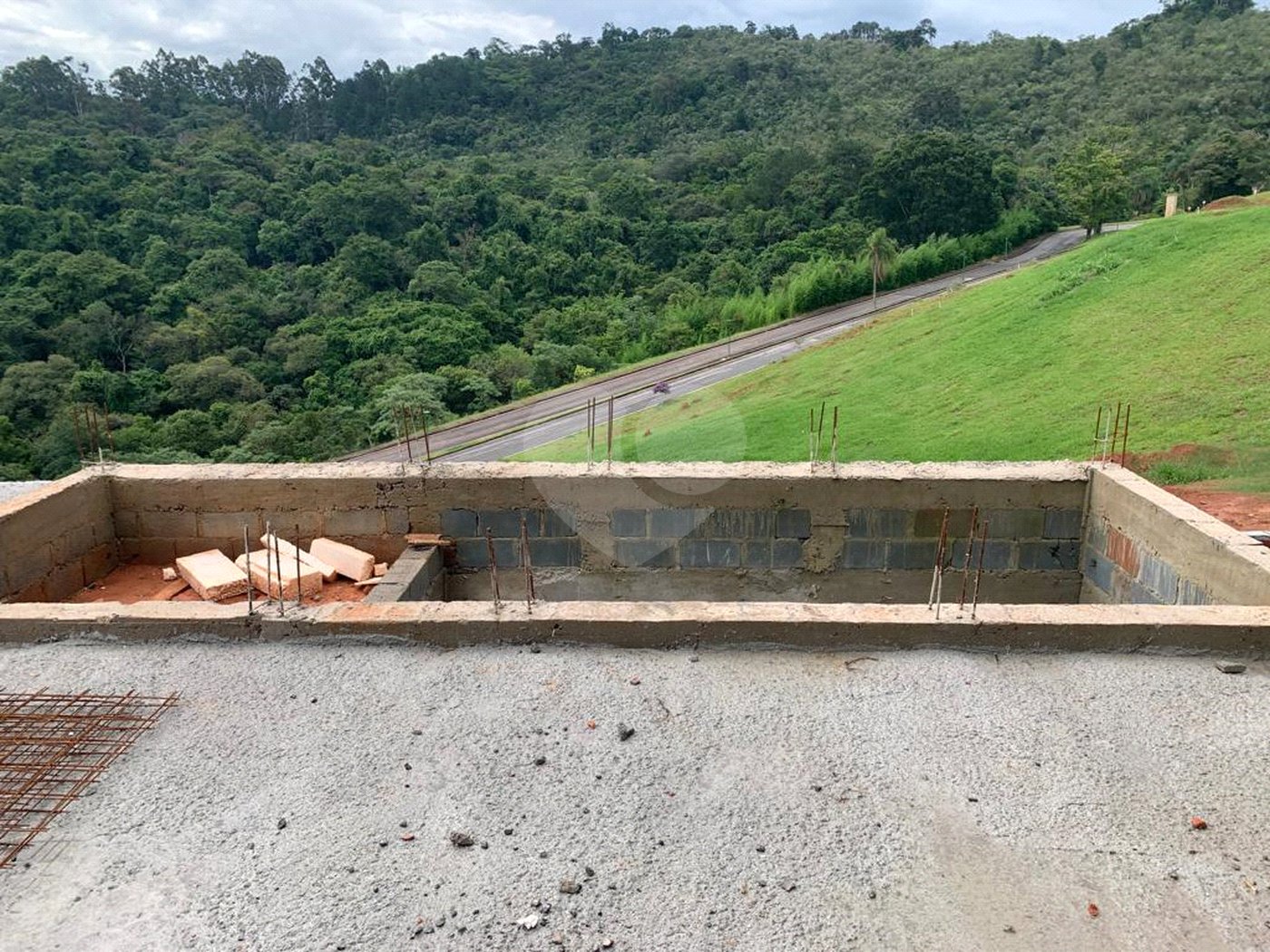 Terreno à venda com 4 quartos, sendo 5 suítes,  no condomínio Quintas da Boa Vista, Atibaia - SP