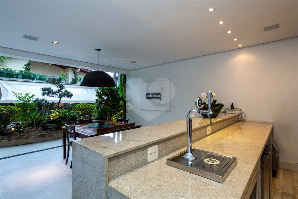 Casa à venda com 5 suítes em Jardim Cordeiro, São Paulo, SP