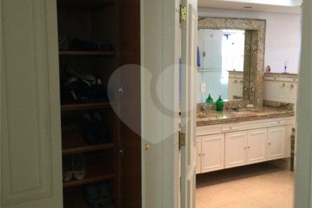 Apartamento à venda com 4 quartos, sendo 3 suítes, em Bosque da Saúde, São Paulo, SP