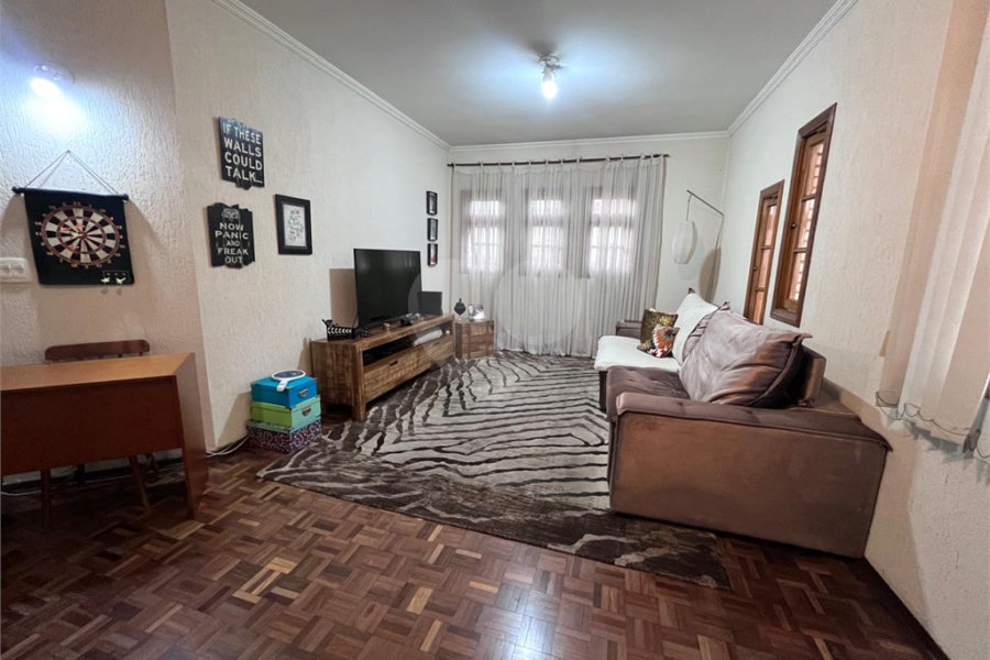 Casa à venda com 4 quartos, sendo 2 suítes, no condomínio Jornalista Américo Ariza, São Paulo - SP