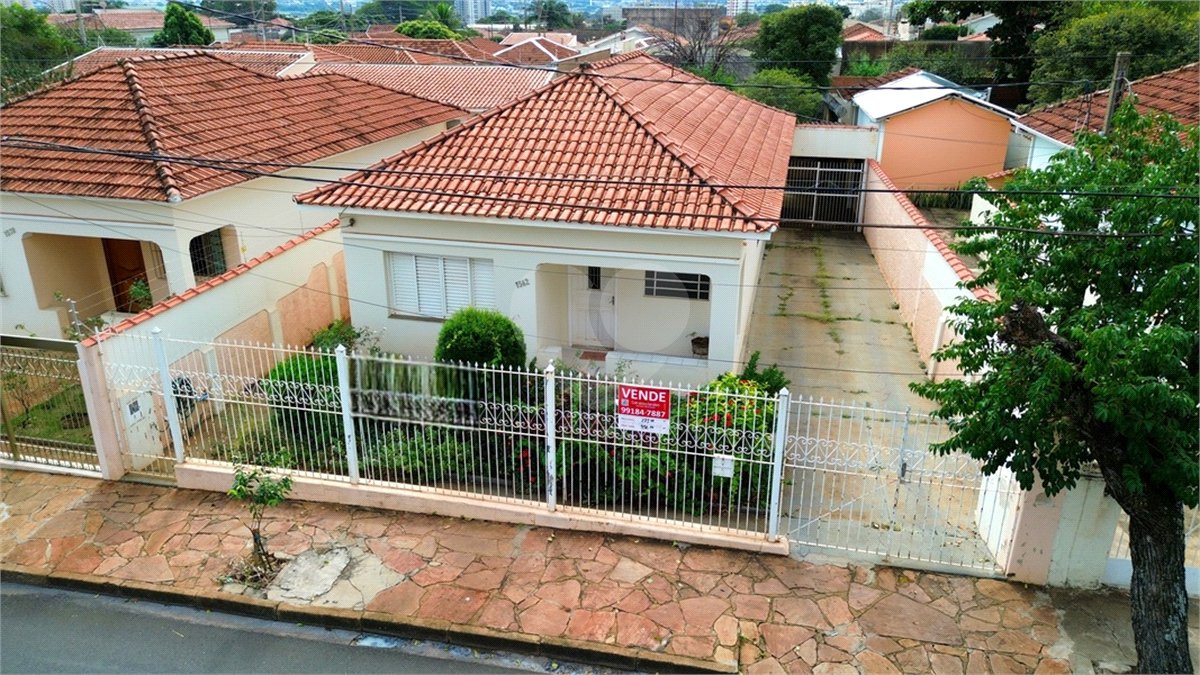 Casa à venda com 3 quartos no Centro, Araraquara, SP