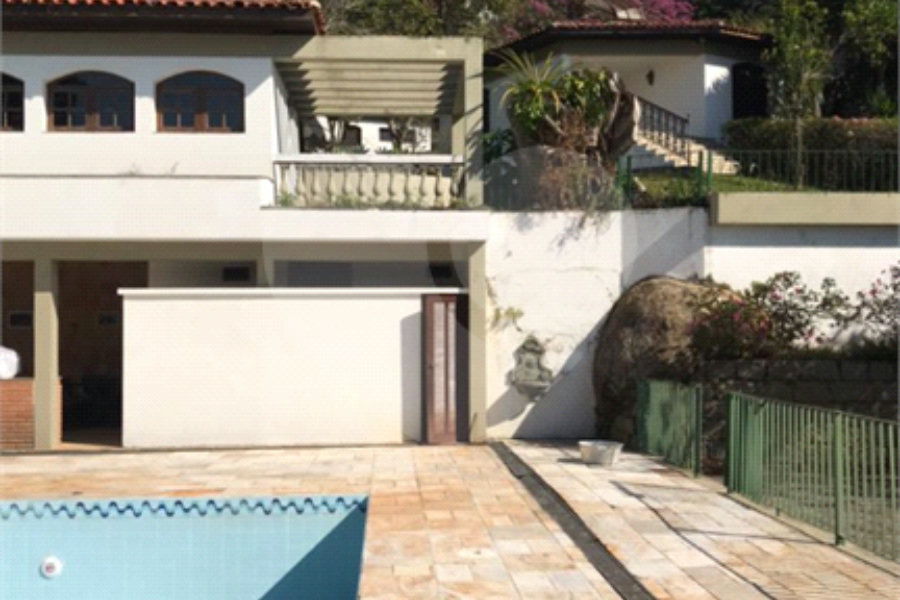 Casa à venda com 6 quartos, sendo 5 suítes, em Roseira, Mairiporã, SP