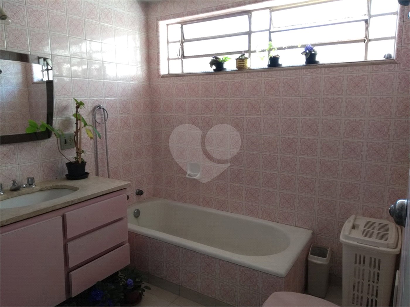 Sobrado à venda com 4 quartos, sendo 1 suíte, em Indianópolis, São Paulo, SP
